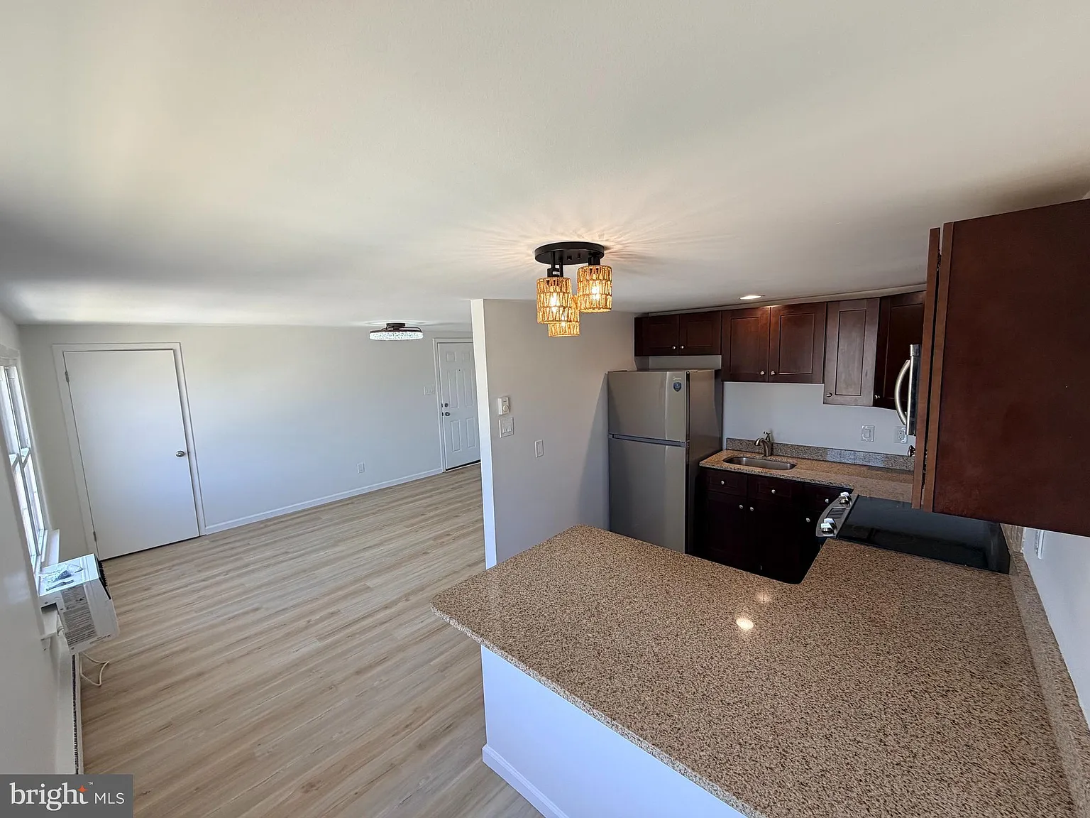 2 bed, 700 sqft, $2,300 — Photo 4
