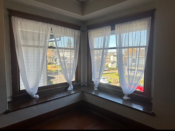 3rd image of 720 N L St Unit B