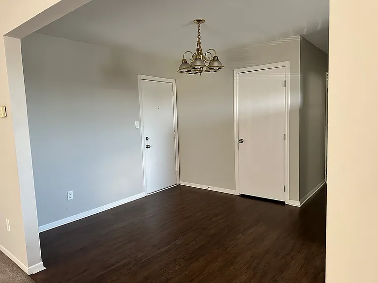 2405 Ashland Cir #9 — Photo 6
