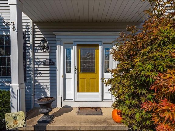 4th image of 26960 Valeside Ln