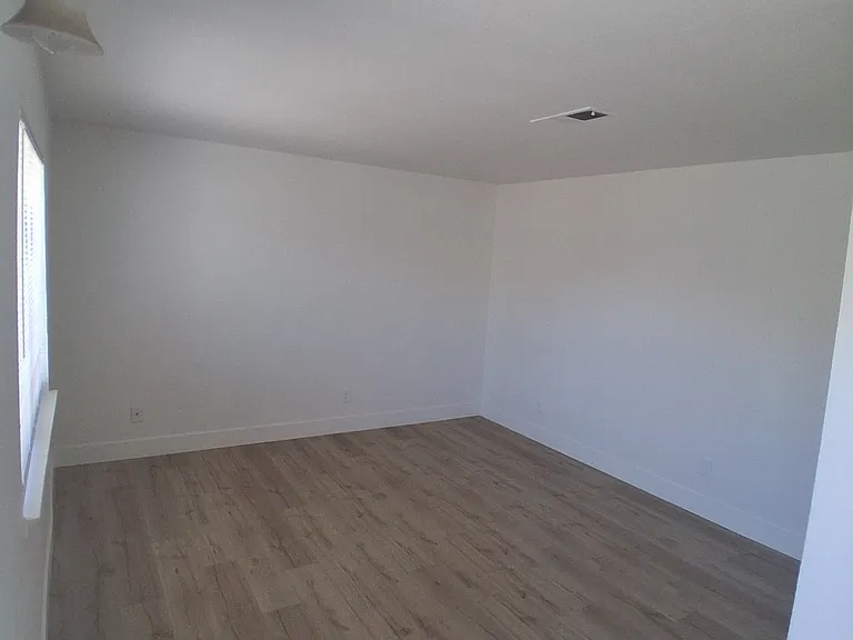 510 E Vine St #J — Photo 8