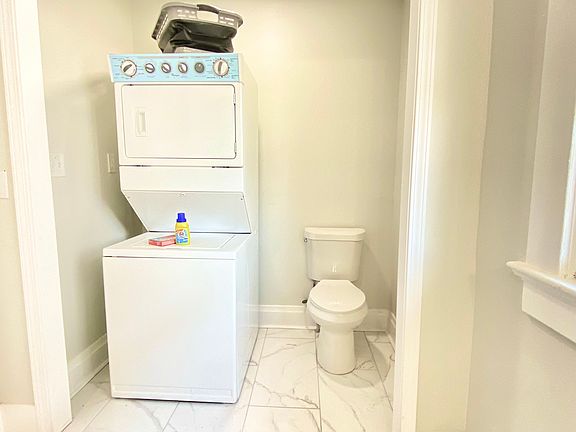 5th image of 658 Cascade Ave SW #2