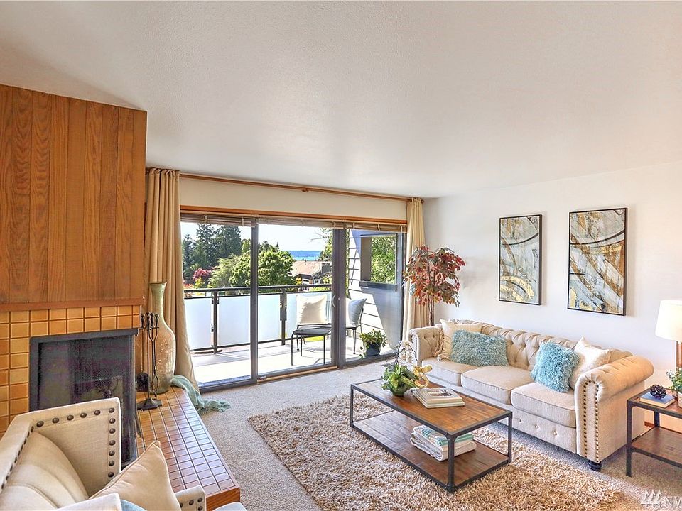 Easy freeway access and blocks away from Google campus. Floor-to-ceiling windows and sliding door allows in the light and view of the Lake!