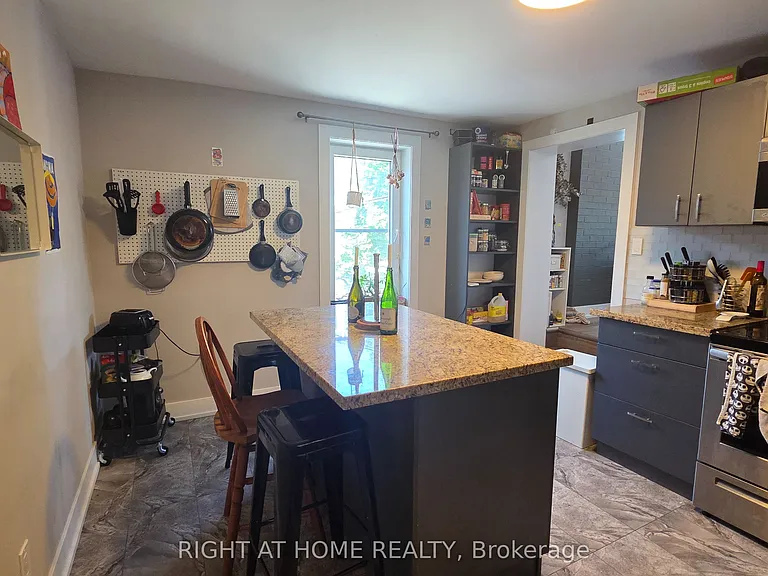 357 Keele St — Photo 3