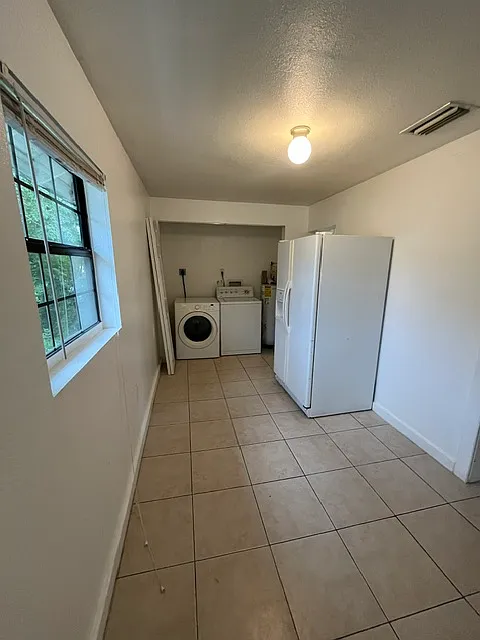 1107 Webster Street - B — Photo 4