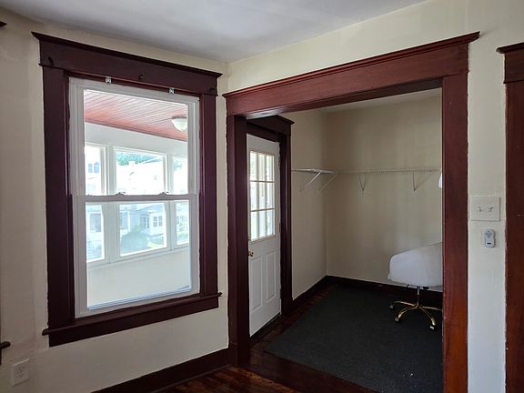 4th image of 37 Barclay St #1