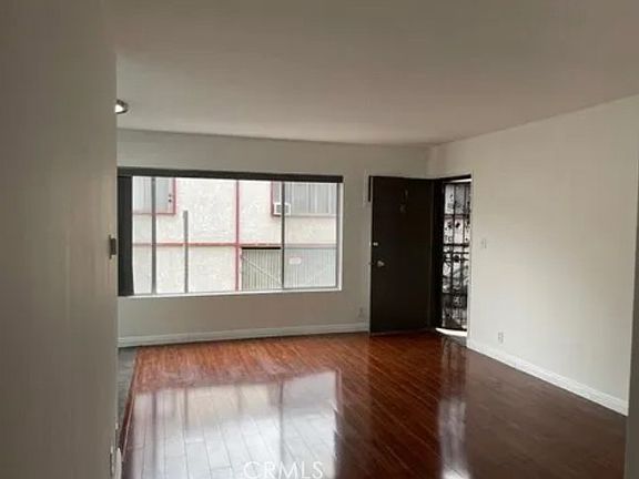 3rd image of 951 N Gardner St Unit 6