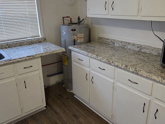 5th image of 902 Eastwood Dr