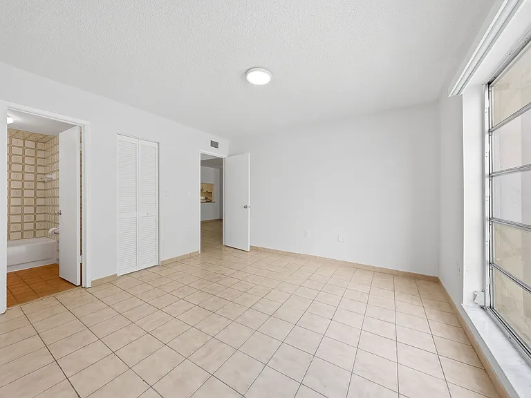 305 W 68th St #206 — Photo 8