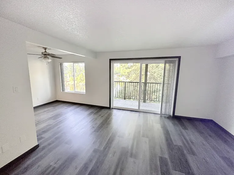 Shoreside Village Apartments — Photo 6