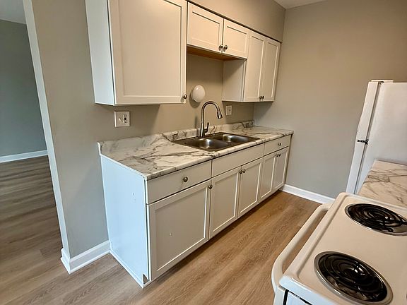 3rd image of 405 E Reed St #4