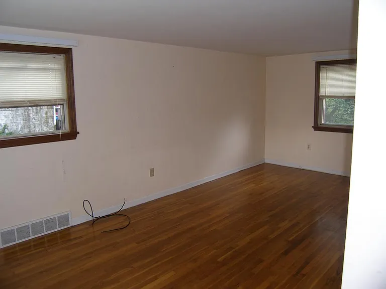 5357 Brownsville Rd — Photo 8