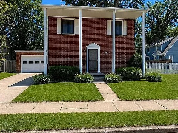 115 Reeves Ct, Grand Forks, ND 58201