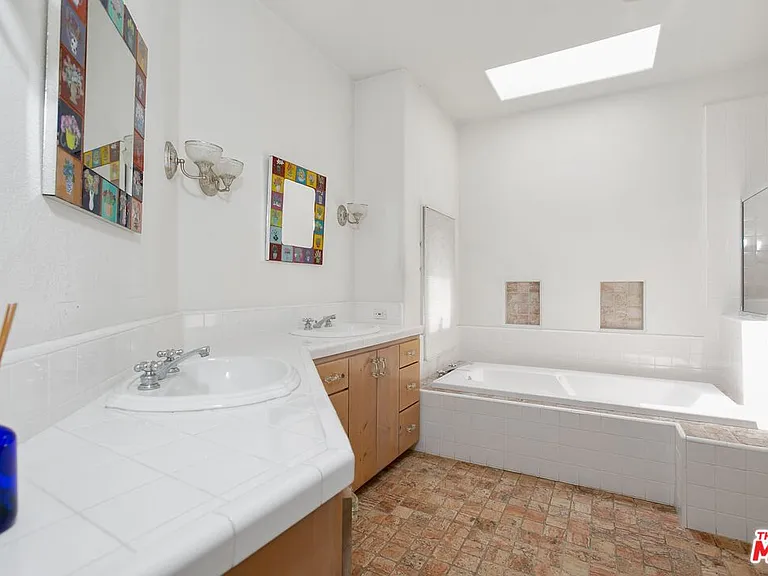 333 S McCarty Dr — Photo 13