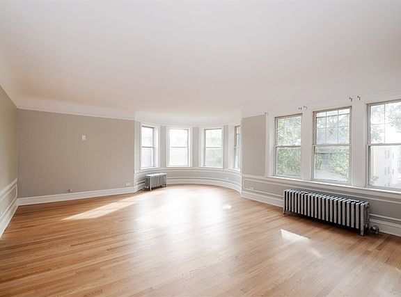 3rd image of 6149 N Talman Ave APT 2