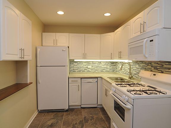4th image of 2654 W Schubert Ave #2E
