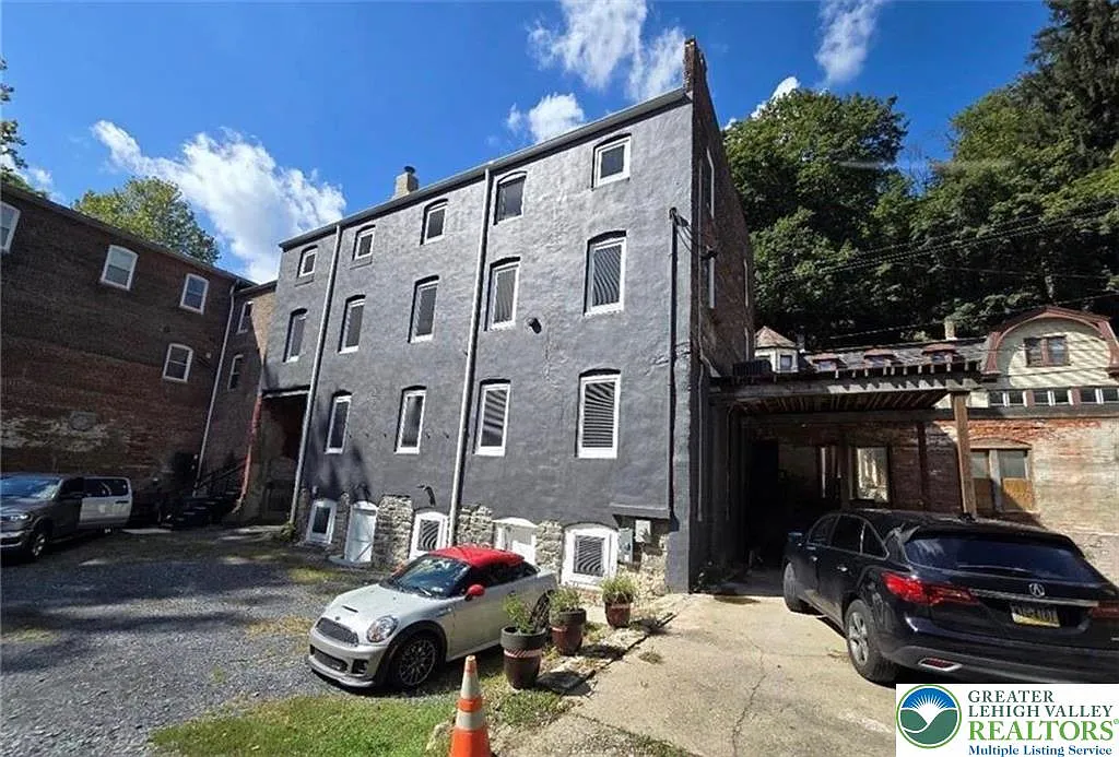 1 bed, 1100 sqft, $2,100 — Photo 3