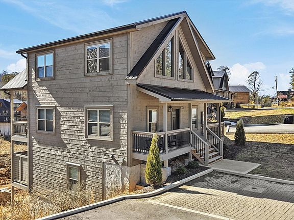 2nd image of 2872 Sequoia Rd