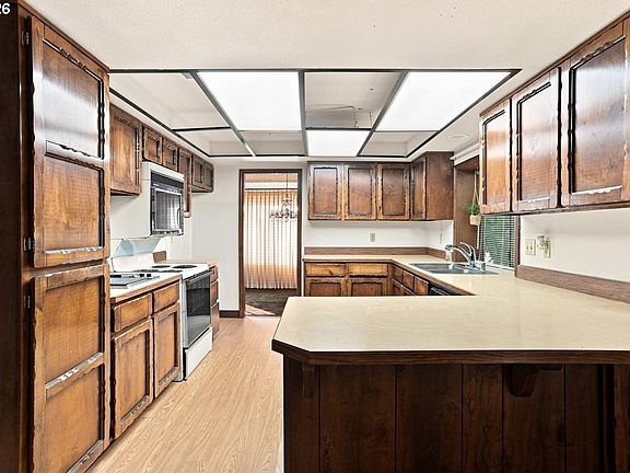 4th image of 13713 NE 178th St