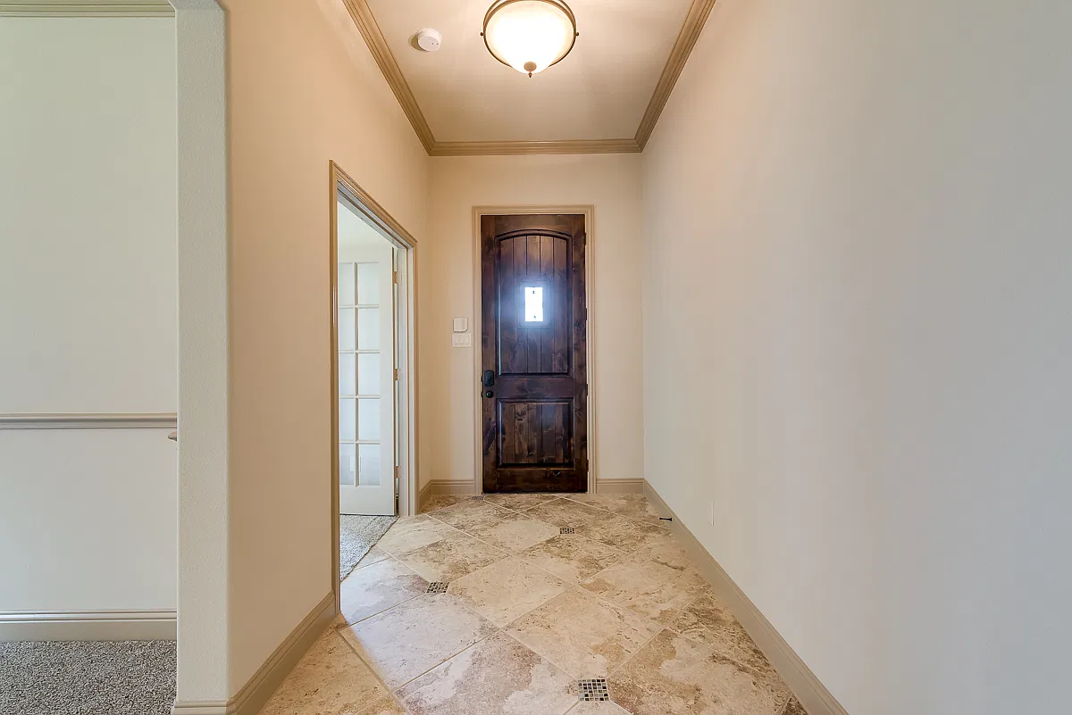 3 bed, 2124 sqft, $2,245 — Photo 2