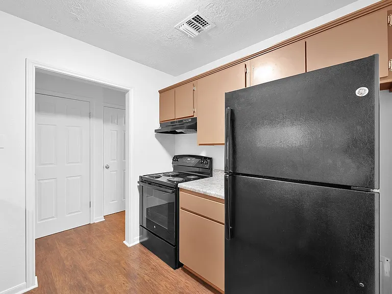 Lakeview Point Apartments — Photo 26