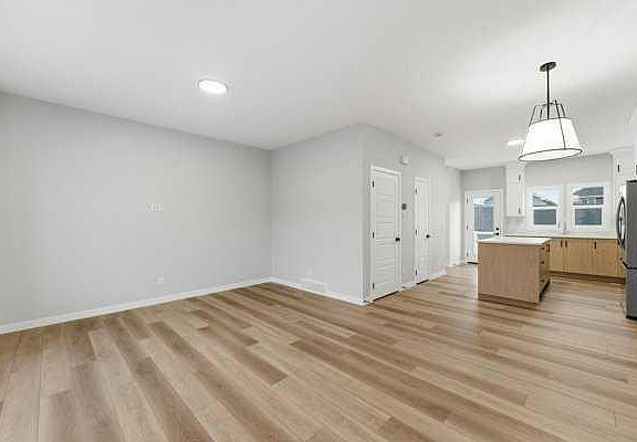 4th image of 2161 N Bayview Dr SW