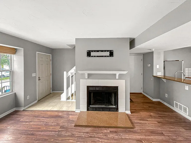 4961 Singleton Dr — Photo 5