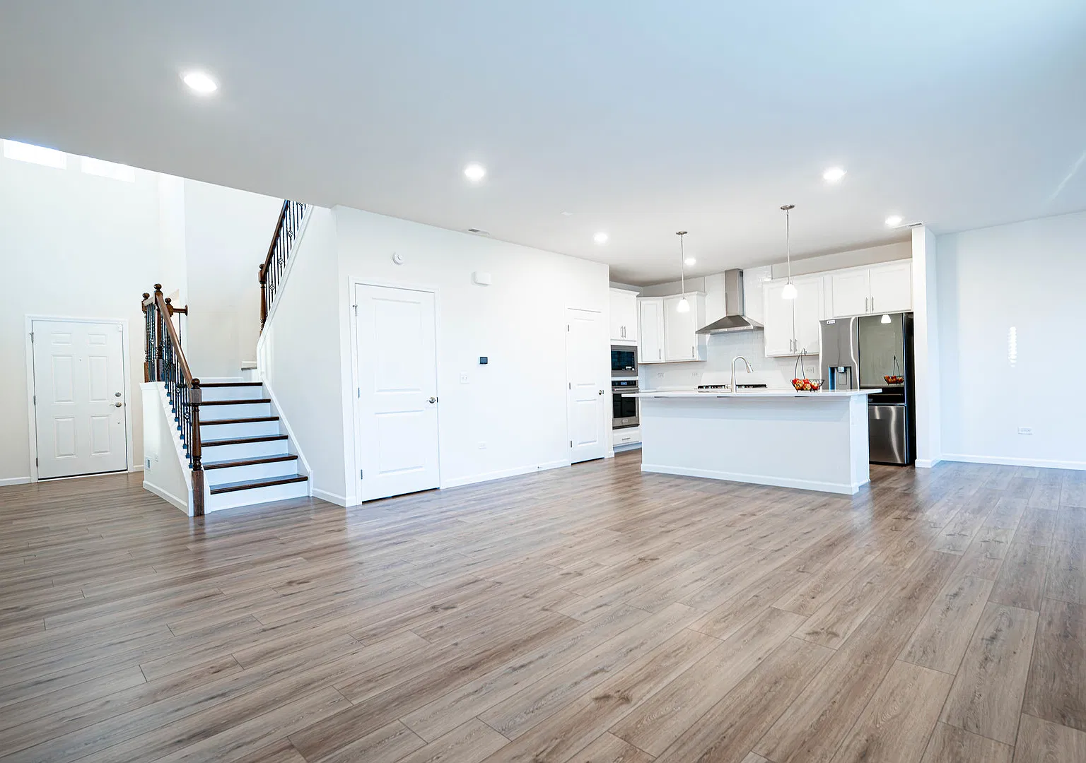 4 bed, 2640 sqft, $3,900 — Photo 3