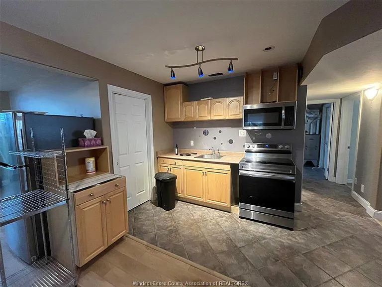 1161 Jefferson Blvd — Photo 15