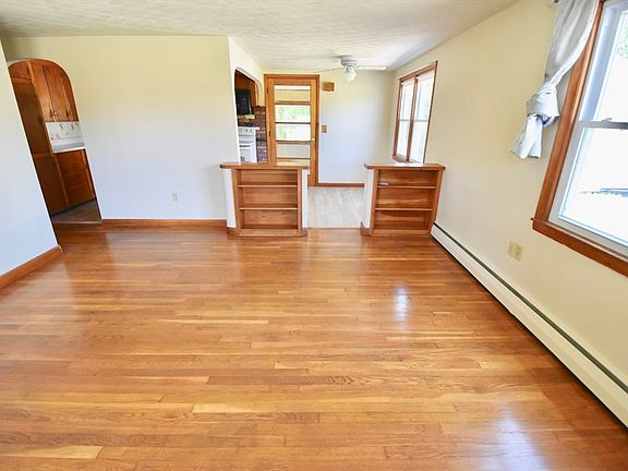 3rd image of 118 Blaine Ave
