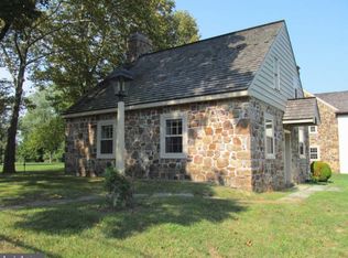 695 Sugartown Rd, Malvern, PA 19355