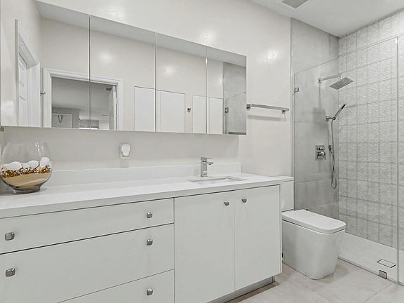 5th image of 1545 Seagrape Way