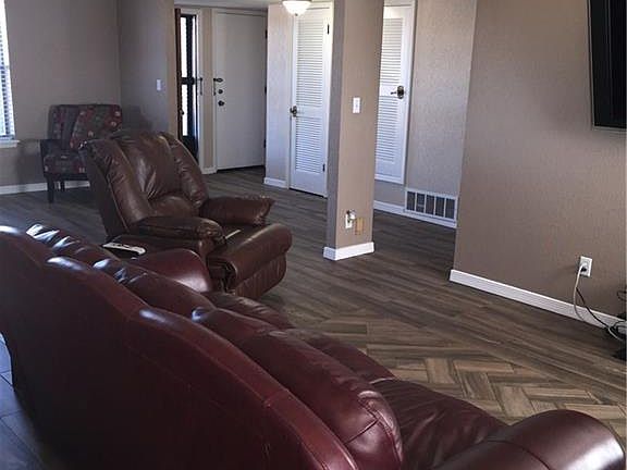 3rd image of 300 Alvarez Dr