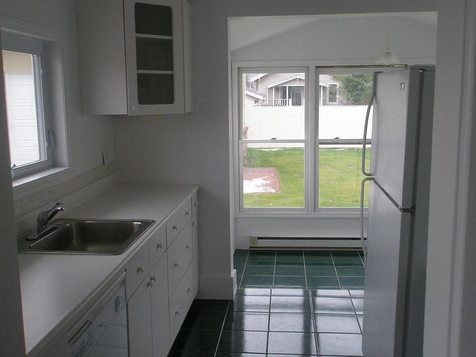 Kitchen with private S. facing yard