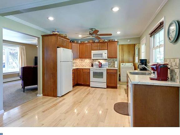 5th image of 382 Atkins Ave