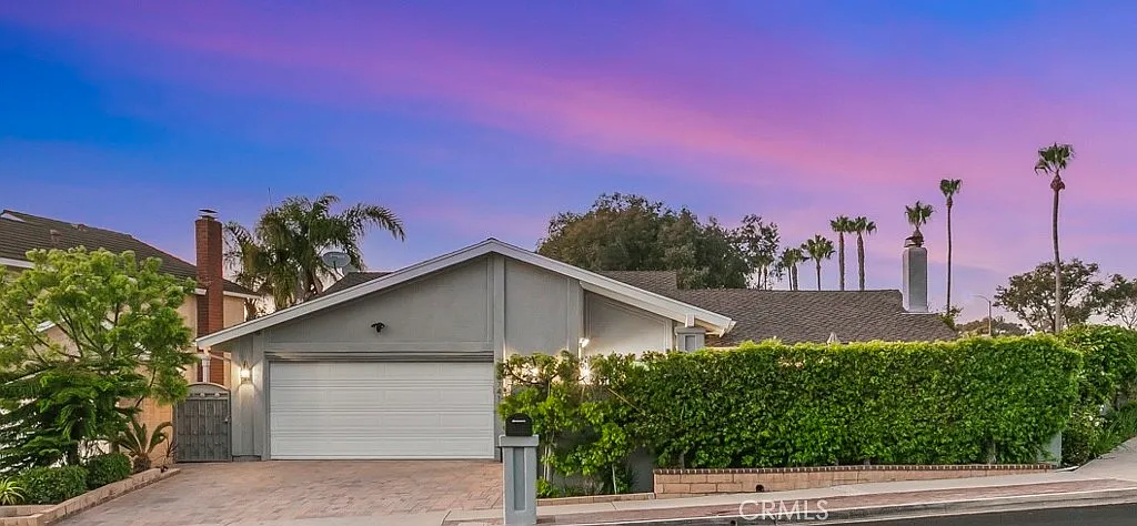 5 bed, 2006 sqft, $7,300 — Photo 2