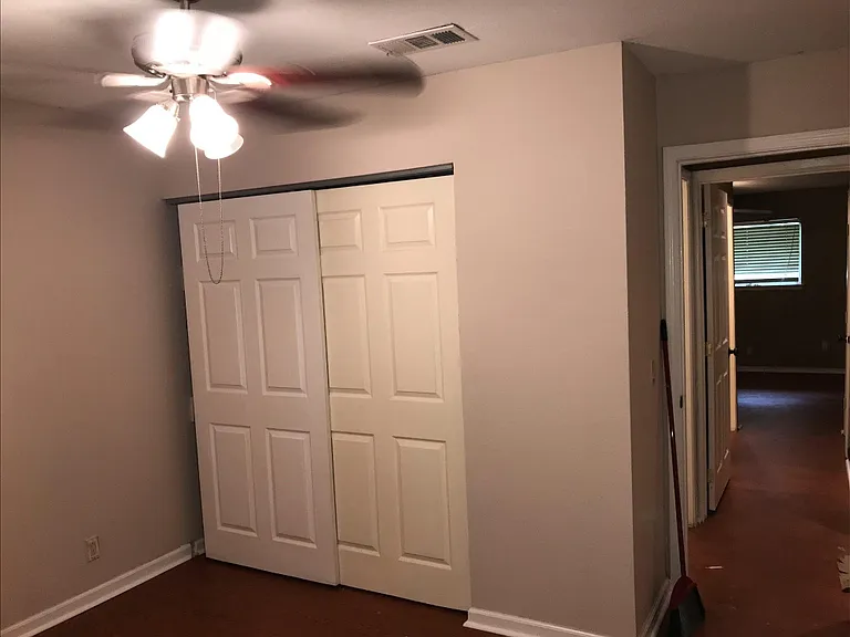 1207 Rio Linda St — Photo 4