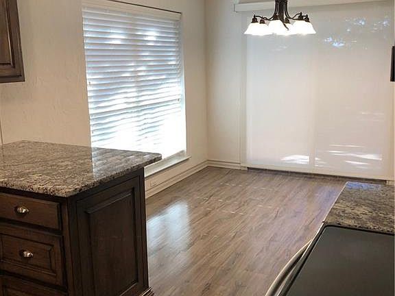 5th image of 1522 Clover Ln