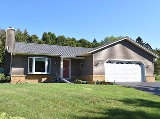 732 Radiant Ct, Oconomowoc, WI 53066