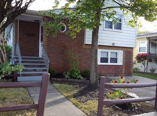 988 Schopmann Dr, Secaucus, NJ 07094