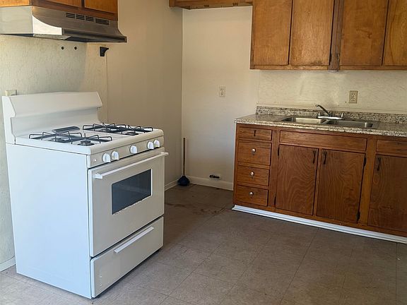5th image of 211 Saint Malo St