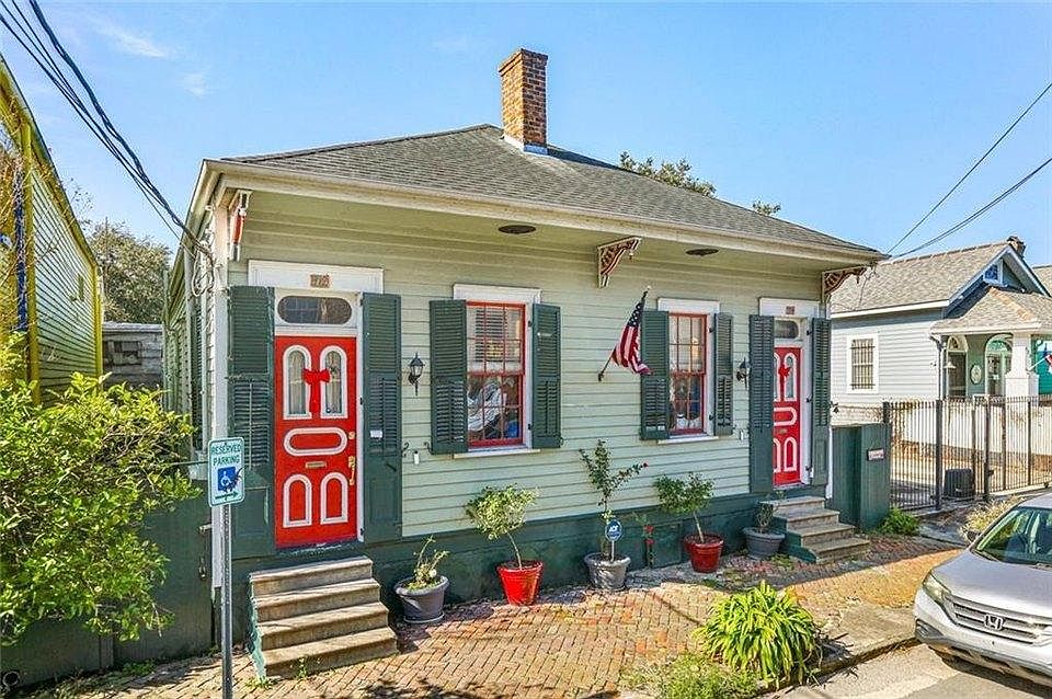 1st image of 912 Marigny St #912