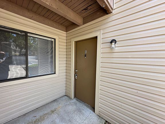 2nd image of 1519 Willow Bend Way APT B