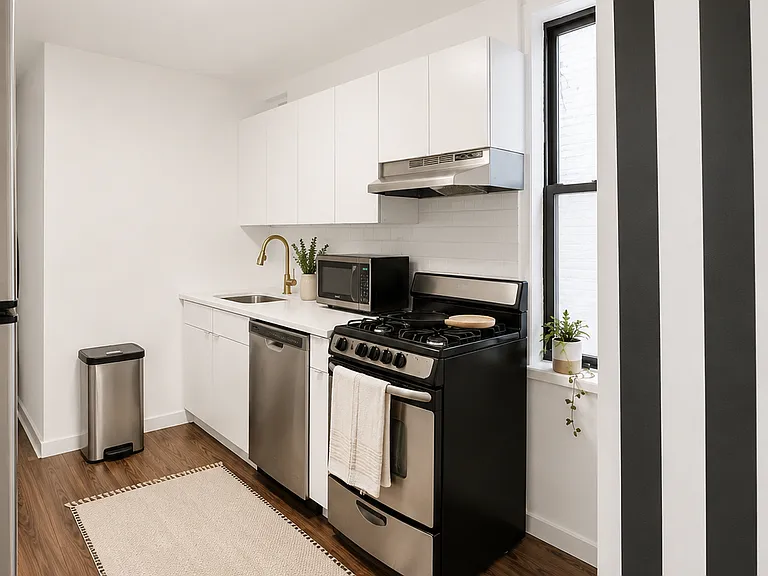 426 W 47th St #2B — Photo 6