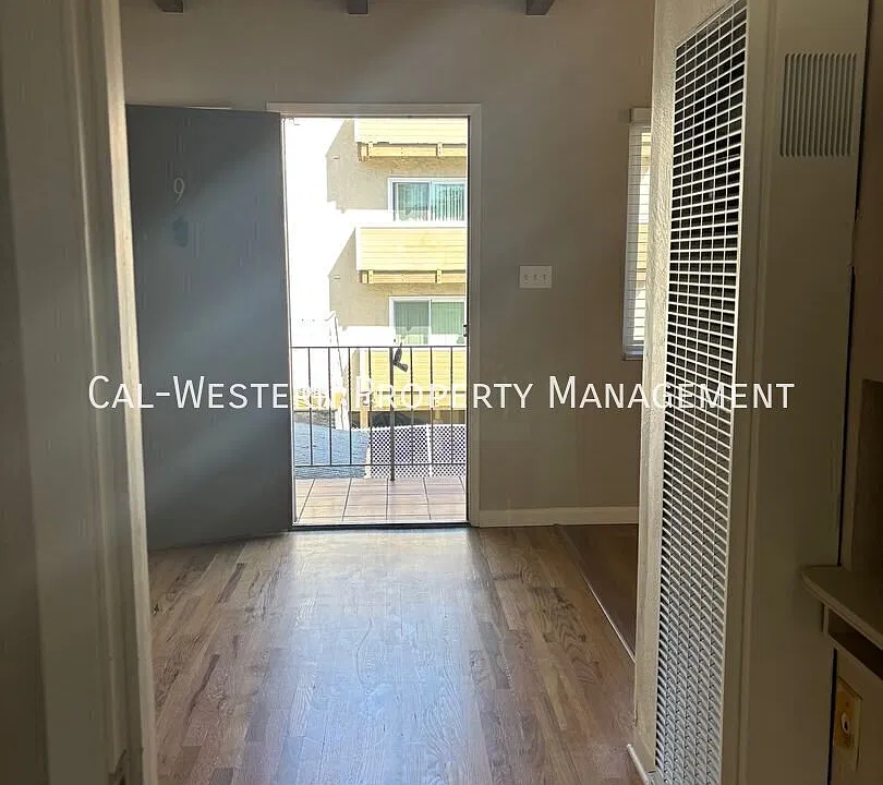 470 S 4th St #9