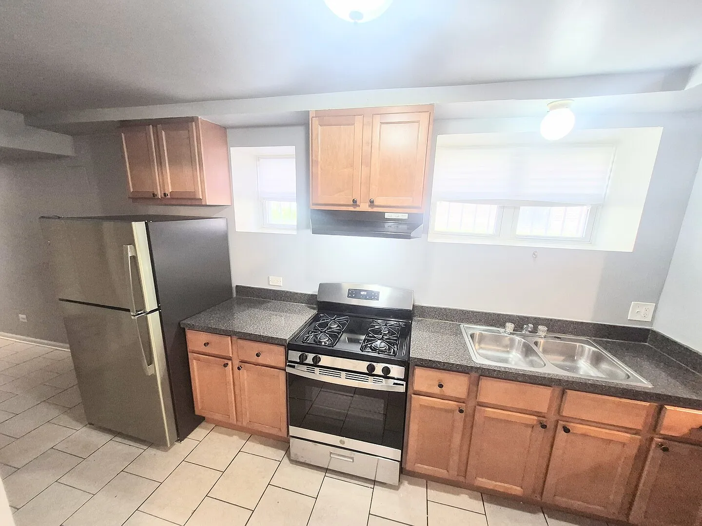 3 bed, 1500 sqft, $1,550 — Photo 2
