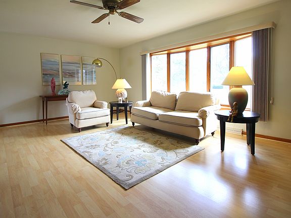 3rd image of 69 Sunnyside Dr