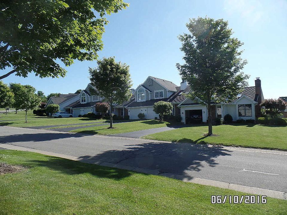 2nd image of 27 Genesee View Trl