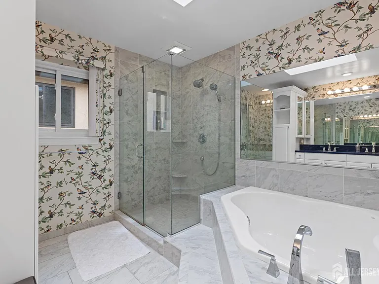 130 Sayre Dr #130 — Photo 27