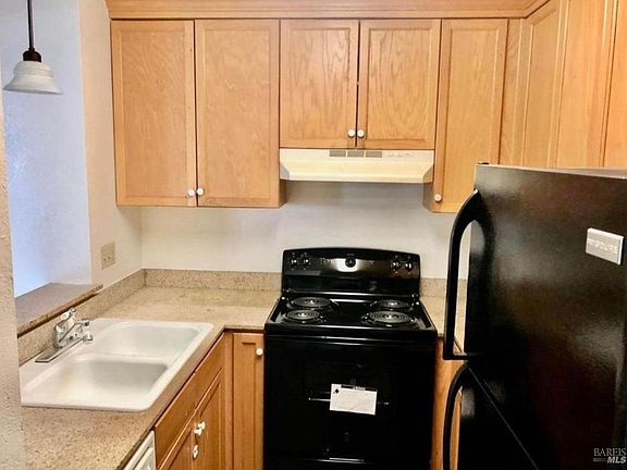 3rd image of N Camino Alto None Unit 116